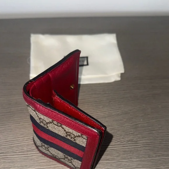 Gucci Red and Black Wallet with Bee Detail - Picture 4 of 5